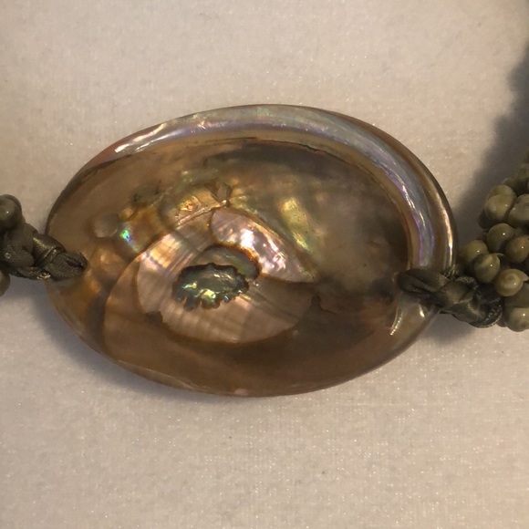 Mongo Shell Necklace - Picture 4 of 5